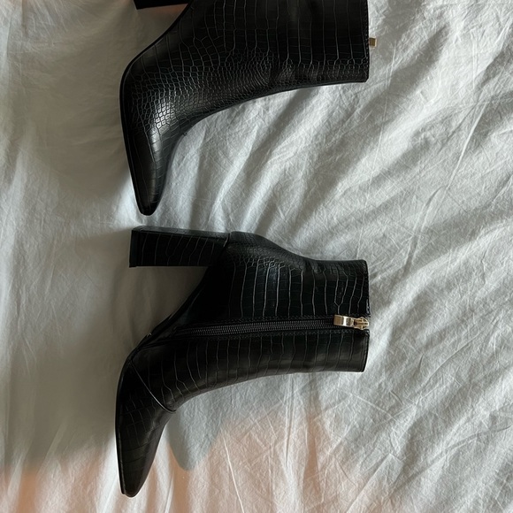 Billini Black crocodile booties - never worn - Elke Boots Black Croc size 5 - Picture 2 of 7